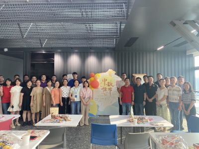 ���������� ��������Բ���ڸ����ʵ��˶��л�������