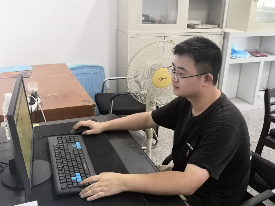 2022年度韦德网站官方入口医药优异科技斗争者——雷智斌